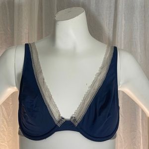 VICTORIA’S SECRET NWT SZ 32B DEMI BRA